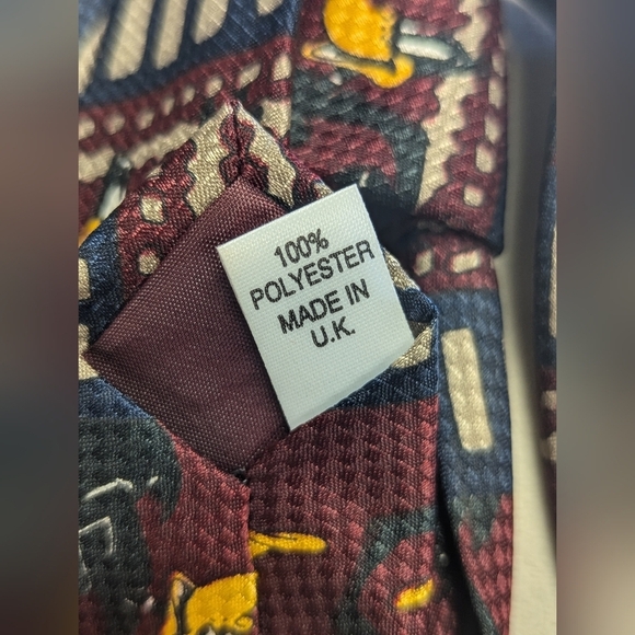 2 Fun men's Ties. Looney tunes and Snow White. 😁 - Picture 9 of 9